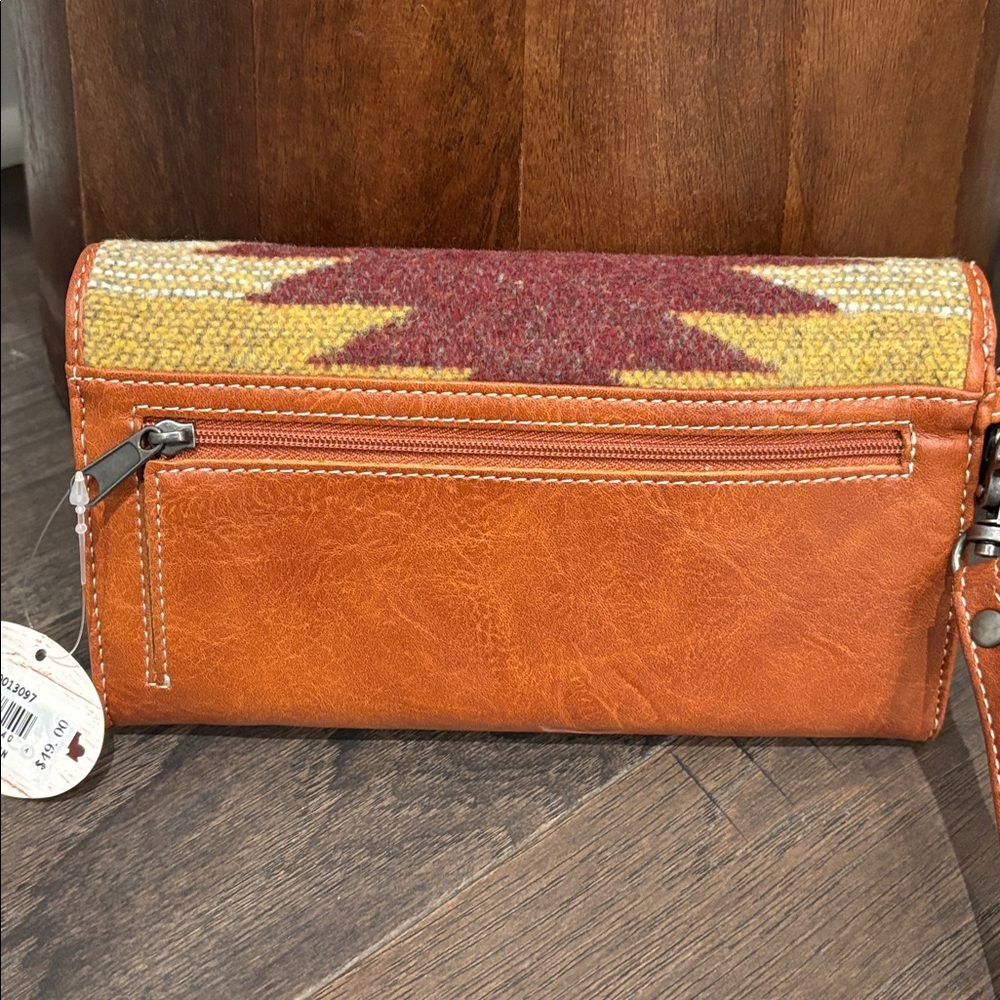 Nocona Embossed Leather Cross Birdie Style Wristlet Southwest Print tri-fold - Picture 4 of 16